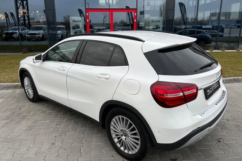 Mercedes-Benz GLA 180 64 000 км Нави Лед, снимка 5 - Автомобили и джипове - 52662982