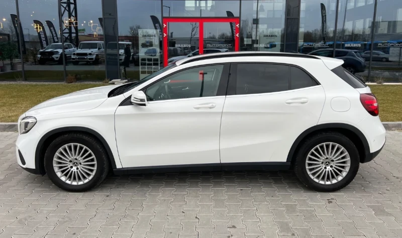 Mercedes-Benz GLA 180 64 000 км Нави Лед, снимка 6 - Автомобили и джипове - 52662982