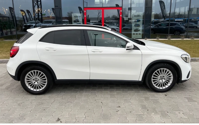 Mercedes-Benz GLA 180 64 000 км Нави Лед, снимка 2 - Автомобили и джипове - 52662982