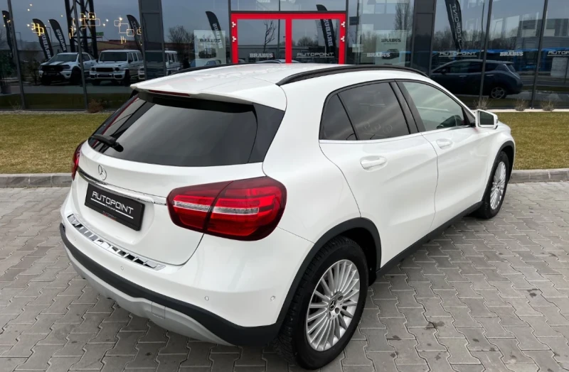 Mercedes-Benz GLA 180 64 000 км Нави Лед, снимка 3 - Автомобили и джипове - 52662982