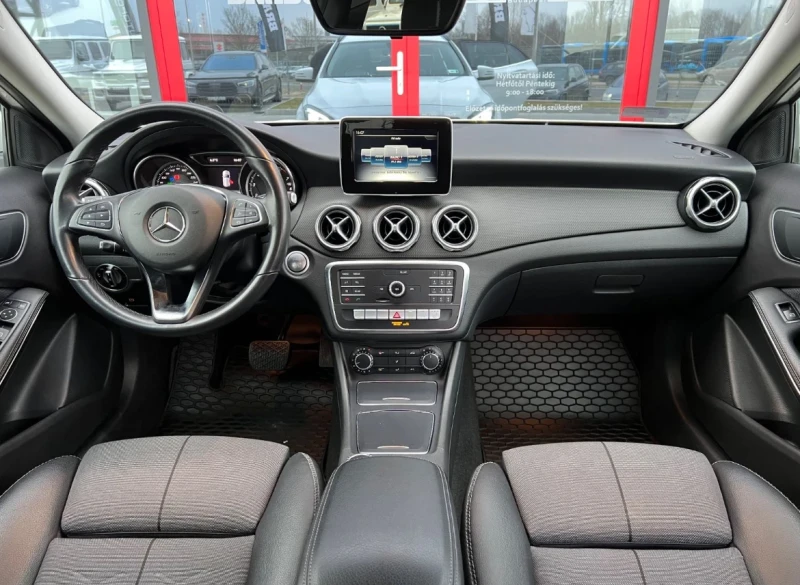 Mercedes-Benz GLA 180 64 000 км Нави Лед, снимка 11 - Автомобили и джипове - 52662982