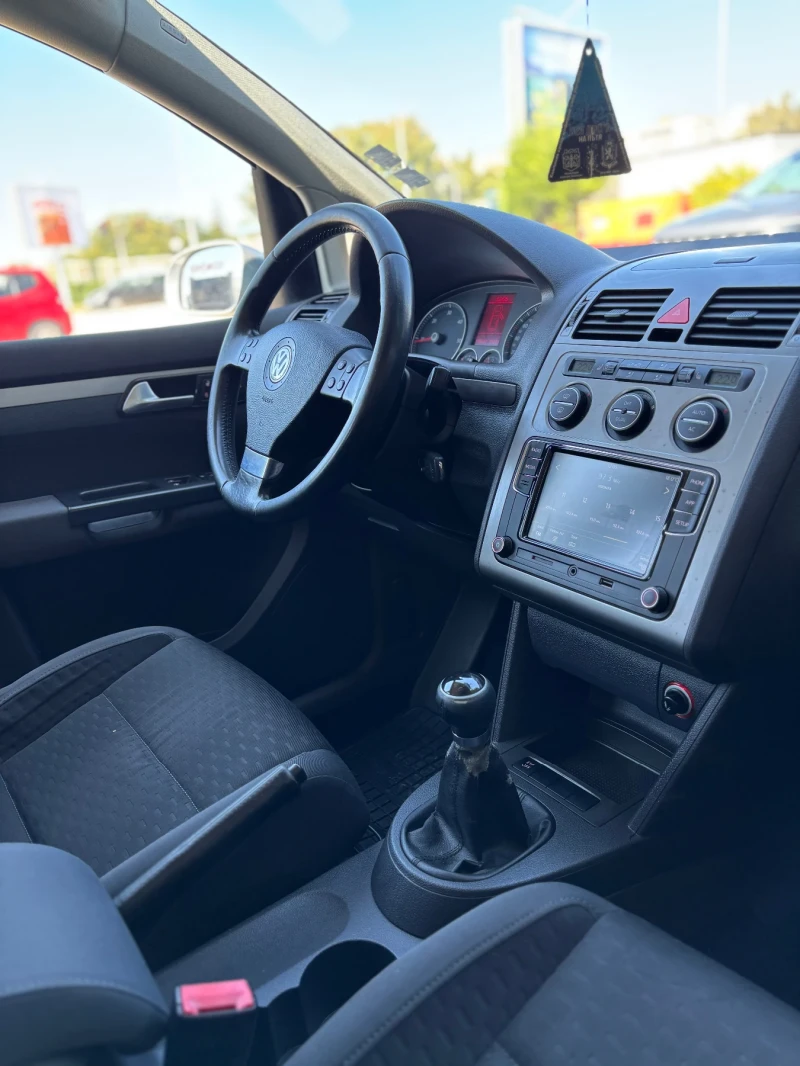 VW Touran 2.0 TDI 140кс , снимка 13 - Автомобили и джипове - 52102968