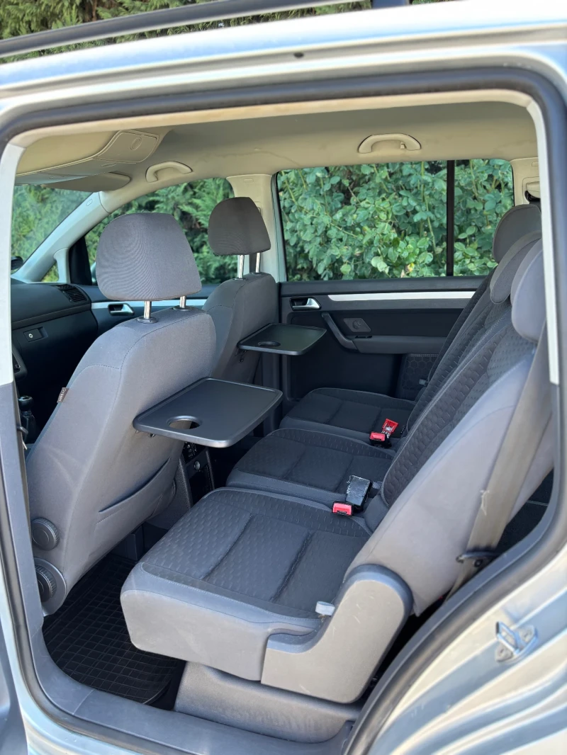 VW Touran 2.0 TDI 140кс , снимка 15 - Автомобили и джипове - 52102968