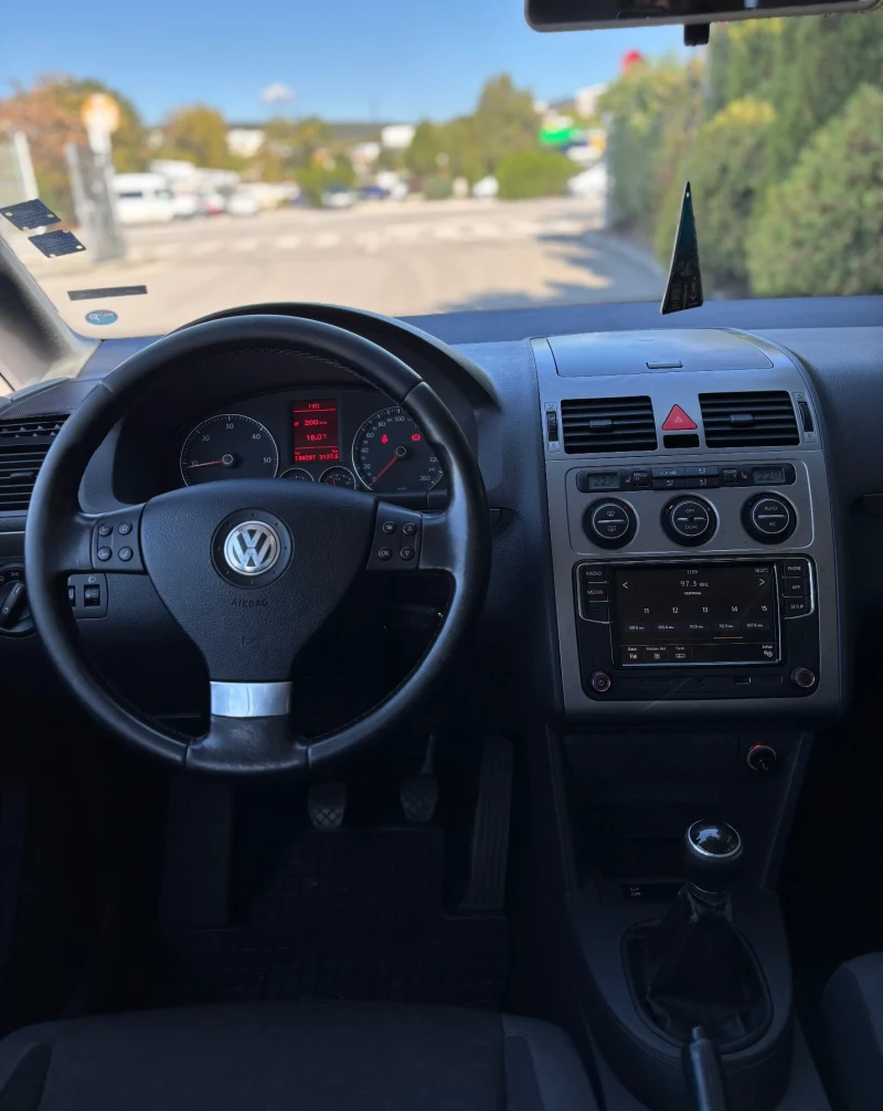 VW Touran 2.0 TDI 140кс , снимка 10 - Автомобили и джипове - 52102968