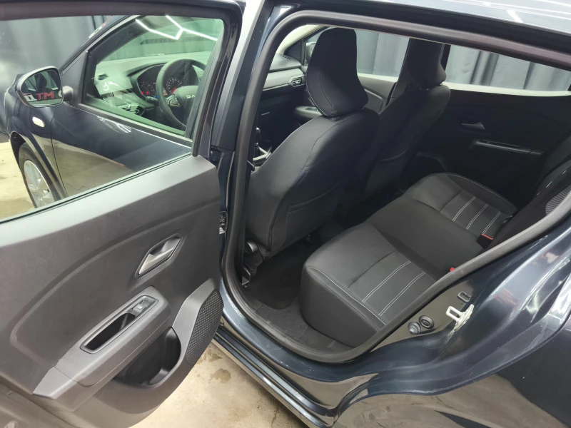Dacia Sandero Face 1.0i GAS 11000k.m!, снимка 9 - Автомобили и джипове - 52037214