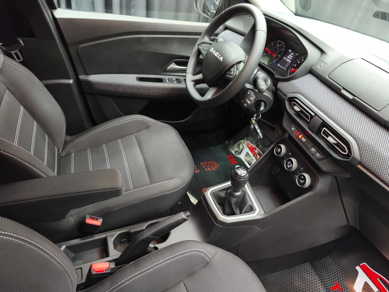 Dacia Sandero Face 1.0i GAS 11000k.m!, снимка 14 - Автомобили и джипове - 52037214