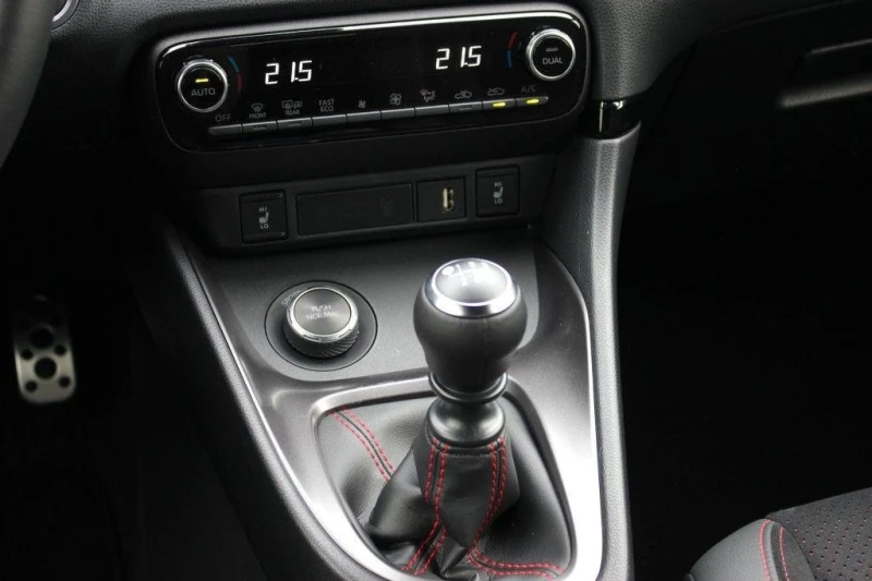 Toyota Yaris GR-FOUR LED CAMERA KEYLESS ACC, снимка 12 - Автомобили и джипове - 52228416