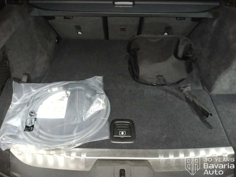 BMW 330 e xDrive Touring M Sport Paket Sportautomatic, снимка 14 - Автомобили и джипове - 52669528