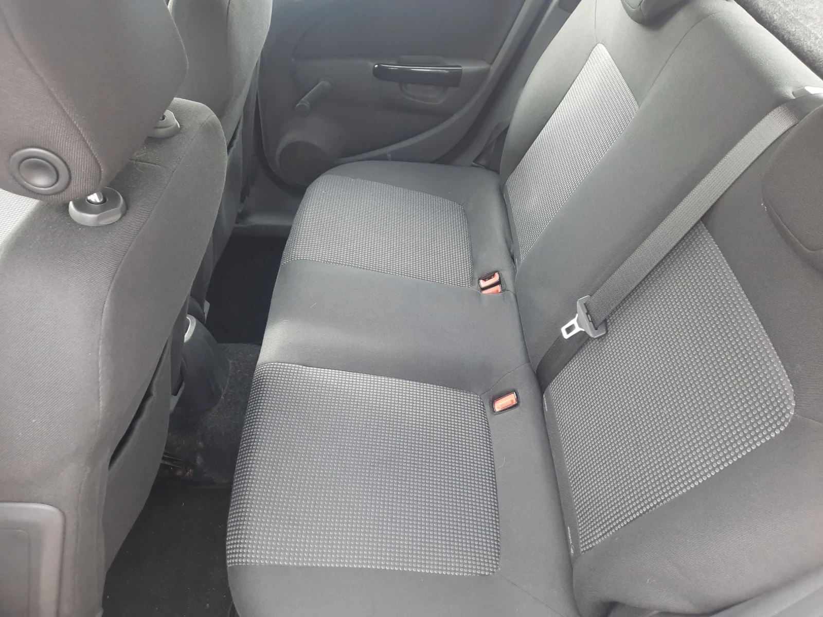 Opel Corsa 1 4i 90 к.с. - изображение 8