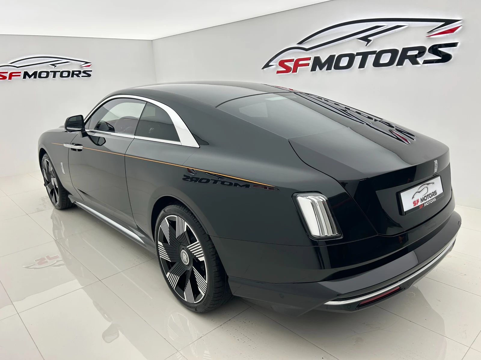 Rolls-Royce Spectre  - изображение 6