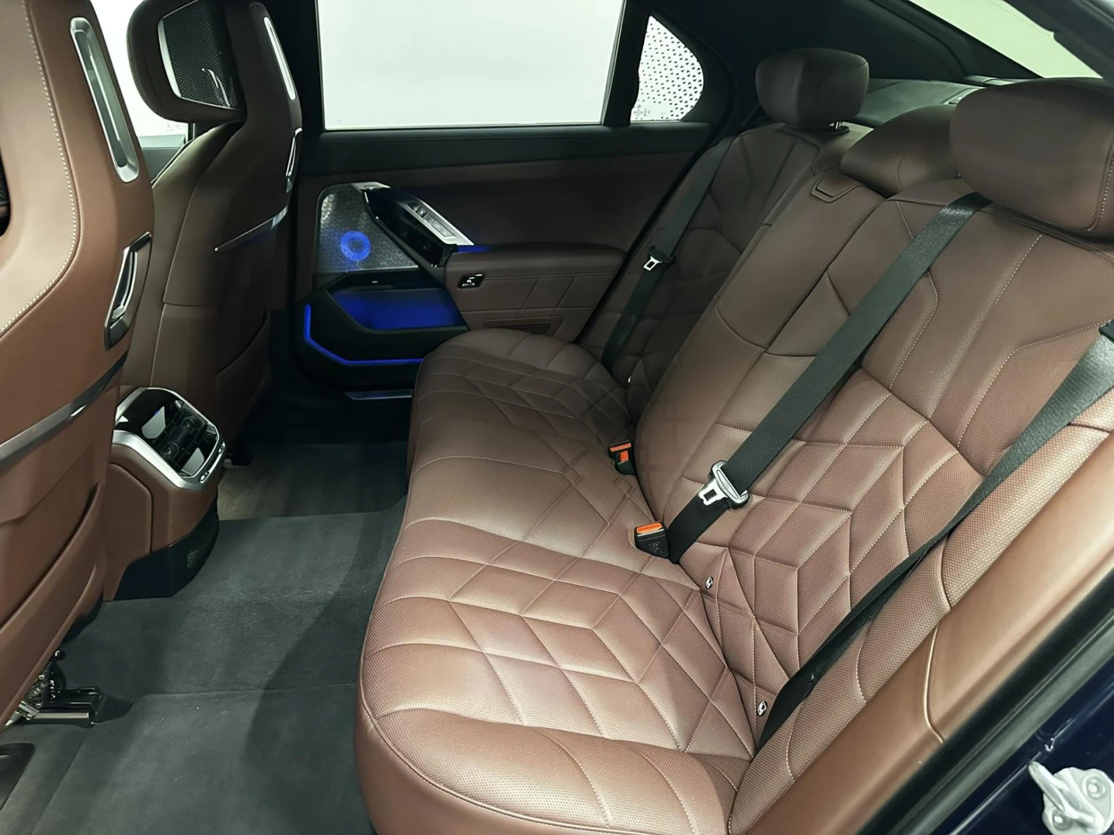 BMW 760 e xDrive M-Sport - изображение 9