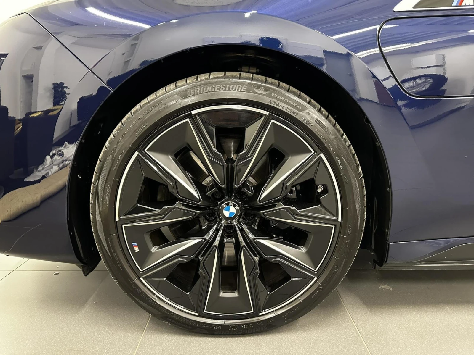 BMW 760 e xDrive M-Sport - изображение 3