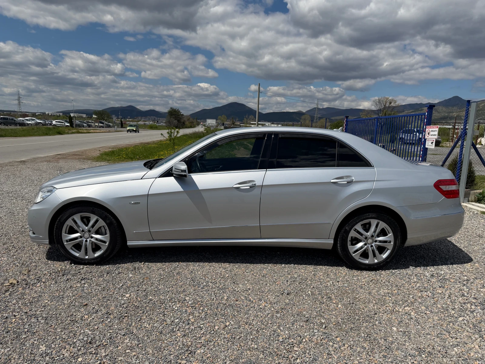 Mercedes-Benz E 350 3.5/КАТО НОВА, снимка 7 - Автомобили и джипове - 54294854