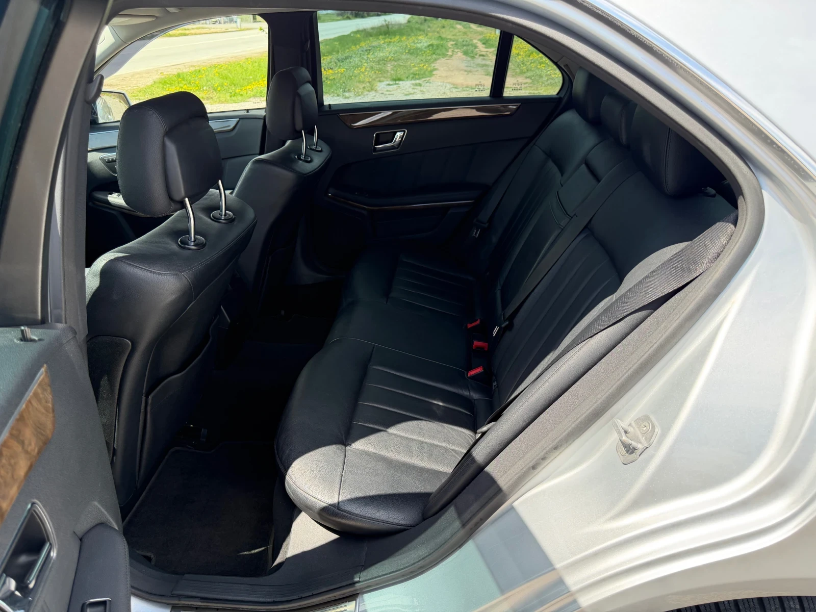 Mercedes-Benz E 350 3.5/КАТО НОВА, снимка 12 - Автомобили и джипове - 54294854