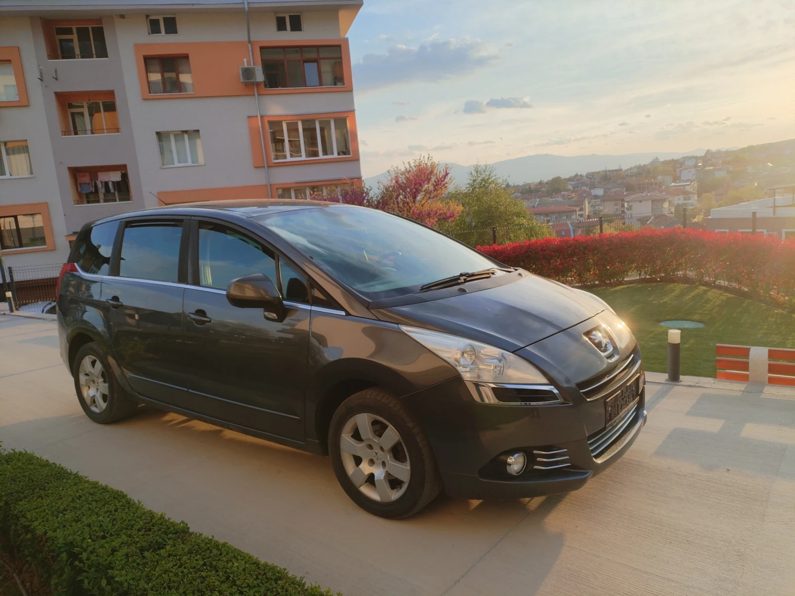 Peugeot 5008 1.6 HDI 112HP КЛИМА 6СК КЛИМA FULL, снимка 5 - Автомобили и джипове - 54413646