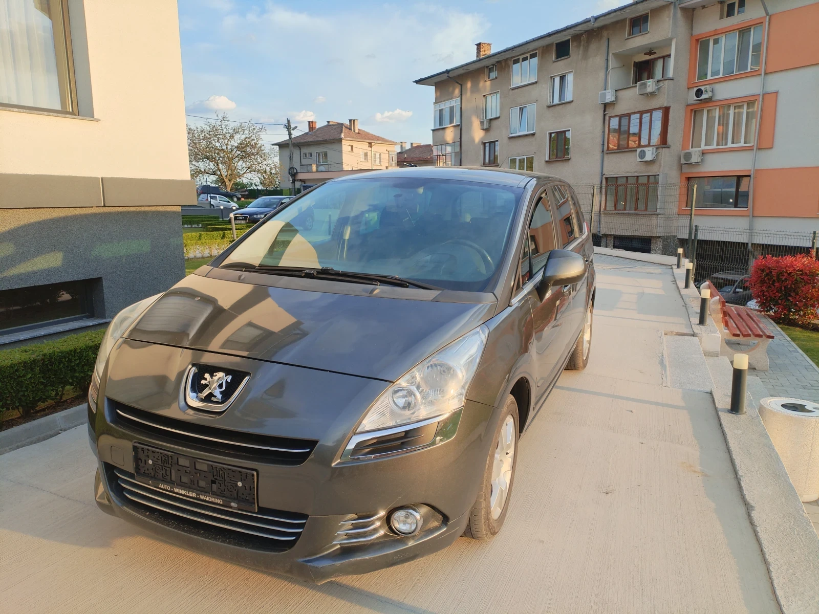 Peugeot 5008 1.6 HDI 112HP КЛИМА 6СК КЛИМA FULL, снимка 2 - Автомобили и джипове - 54413646