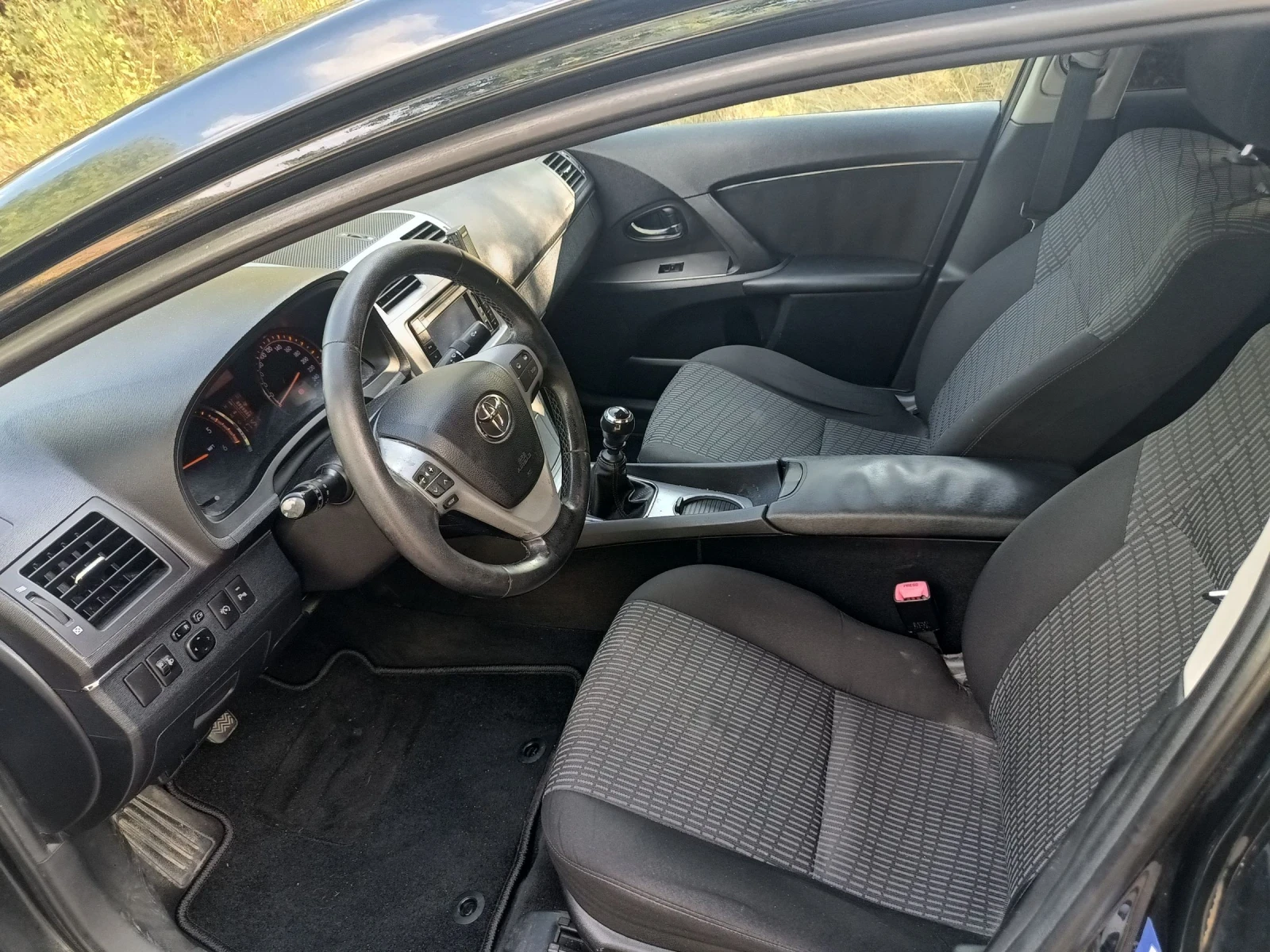 Toyota Avensis 2.0D4D, снимка 8 - Автомобили и джипове - 54596711