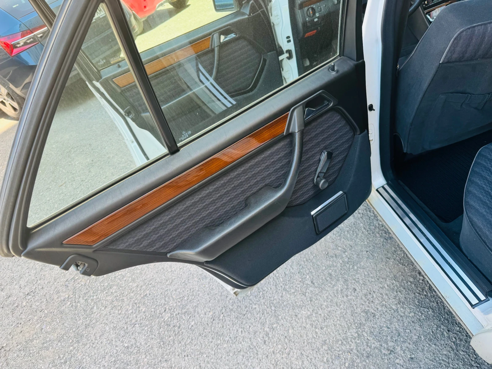 Mercedes-Benz 124 200 , снимка 9 - Автомобили и джипове - 55770534
