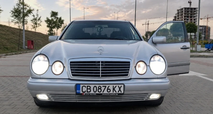 Mercedes-Benz E 200 Е200 УНИКАТ ! ТОП СЪСТОЯНИЕ ОБСЛУЖЕН без забележки, снимка 6 - Автомобили и джипове - 55671353