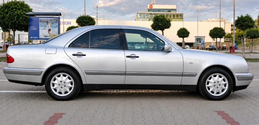 Mercedes-Benz 124 ТОП СЪСТОЯНИЕ ОБСЛУЖЕН без аналог БАРТЕР , снимка 4 - Автомобили и джипове - 56013096