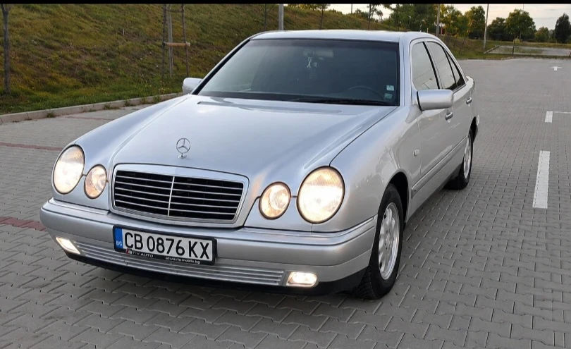 Mercedes-Benz E 200 Е200 УНИКАТ ! ТОП СЪСТОЯНИЕ ОБСЛУЖЕН без забележки, снимка 7 - Автомобили и джипове - 55671353