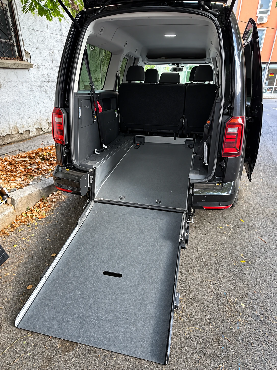 VW Caddy Maxi, снимка 12 - Автомобили и джипове - 55980034