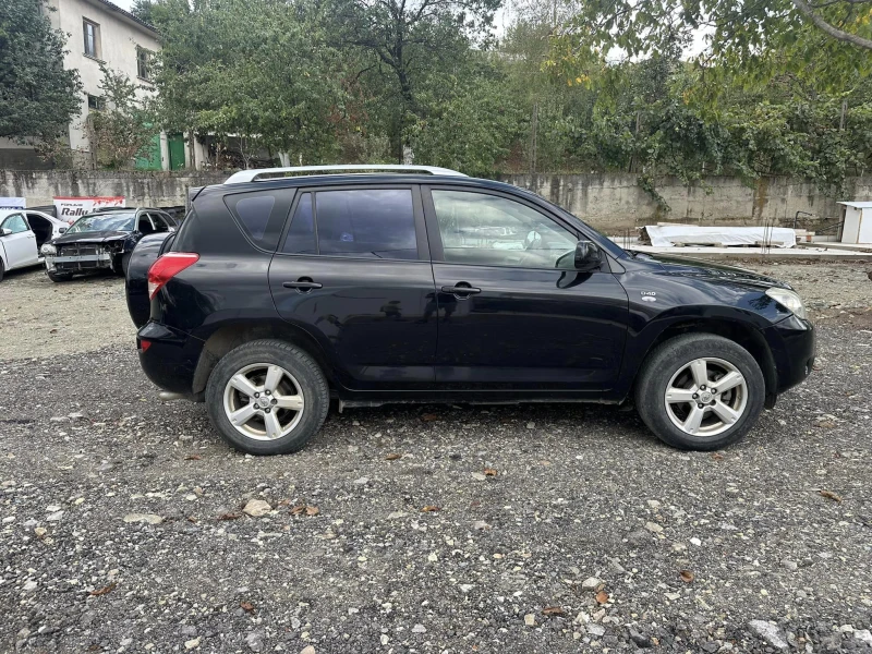 Toyota Rav4 НА ЧАСТИ! 2.2 d4d 136кс, снимка 4 - Автомобили и джипове - 47876371