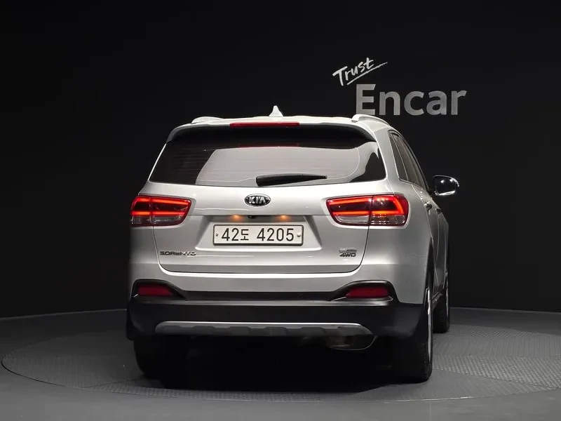 Kia Sorento 2.2 CRDI 4WD, снимка 4 - Автомобили и джипове - 54265435