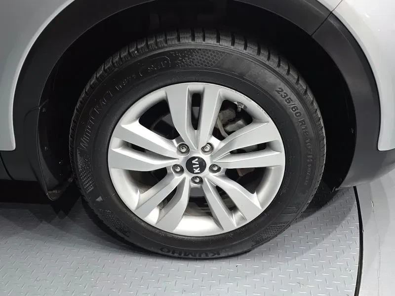 Kia Sorento 2.2 CRDI 4WD, снимка 5 - Автомобили и джипове - 54265435