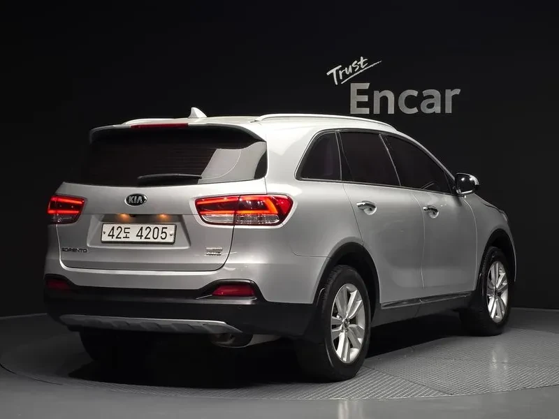 Kia Sorento 2.2 CRDI 4WD, снимка 2 - Автомобили и джипове - 54265435