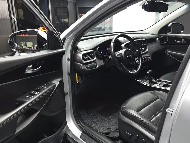 Kia Sorento 2.2 CRDI 4WD, снимка 10 - Автомобили и джипове - 54265435