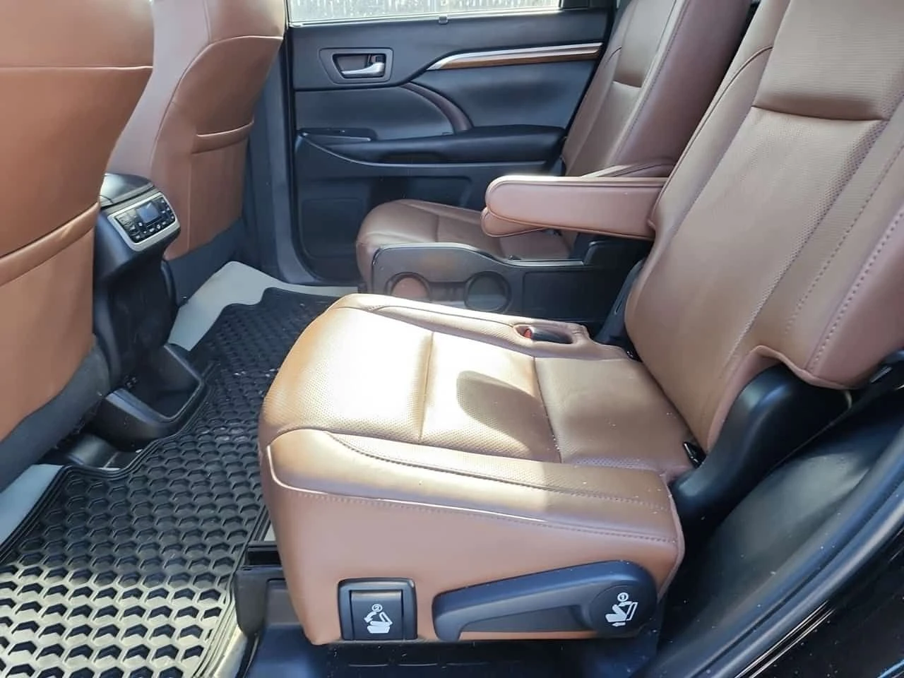 Toyota Highlander LIMITED /CARFAX/Пано/Подгрев/Обдух/7 места/, снимка 11 - Автомобили и джипове - 54038830