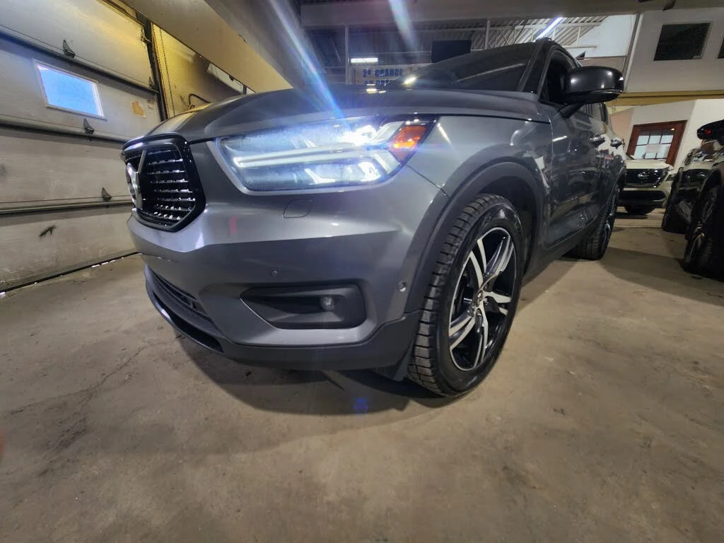 Volvo XC40 T5 R-Design AWD * 360 * ПОДГРЕВ * HARMAN KARDON * , снимка 4 - Автомобили и джипове - 54881237