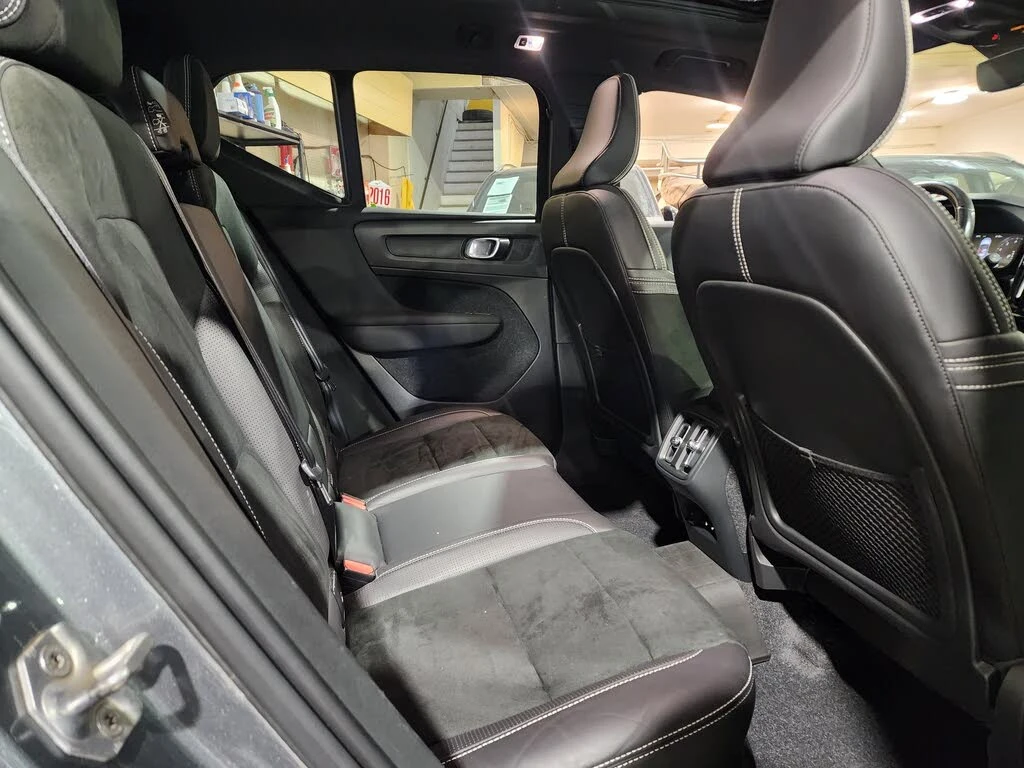 Volvo XC40 T5 R-Design AWD * 360 * ПОДГРЕВ * HARMAN KARDON * , снимка 7 - Автомобили и джипове - 54881237
