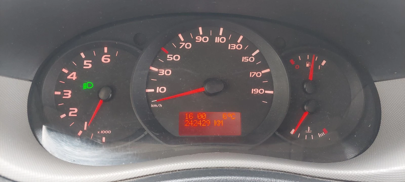 Nissan NV400 2.3 dci клима , снимка 14 - Бусове и автобуси - 53806922