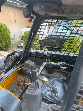 Мини челни товарачи JCB Robot 170, снимка 5
