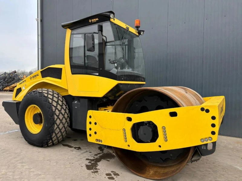 Валяк BOMAG BW213D-5, снимка 3 - Индустриална техника - 48797360