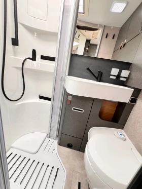 Кемпер HYMER / ERIBA 4X4 MERCEDES 3500 кг. , снимка 11