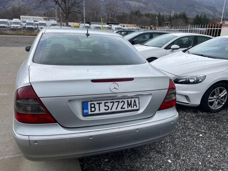 Mercedes-Benz E 220, снимка 9 - Автомобили и джипове - 48465215