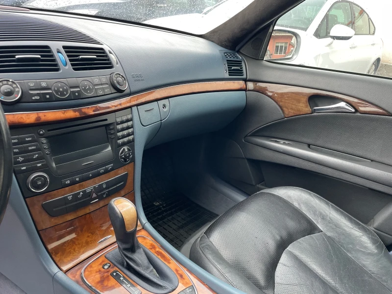 Mercedes-Benz E 220, снимка 7 - Автомобили и джипове - 48465215