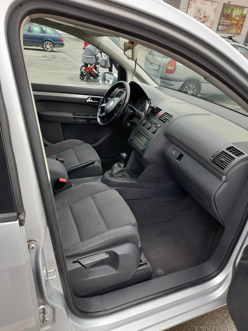 VW Touran 2.0 TDI, снимка 5 - Автомобили и джипове - 48488032