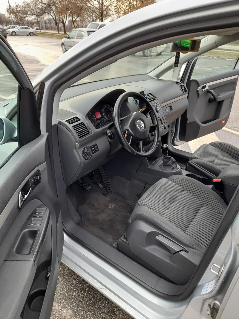 VW Touran 2.0 TDI, снимка 6 - Автомобили и джипове - 48488032