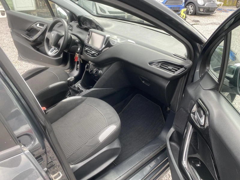 Peugeot 208 1.2PureTech/FACELIFT, снимка 11 - Автомобили и джипове - 50389894