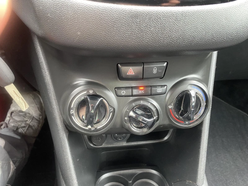 Peugeot 208 1.2PureTech/FACELIFT, снимка 13 - Автомобили и джипове - 50389894