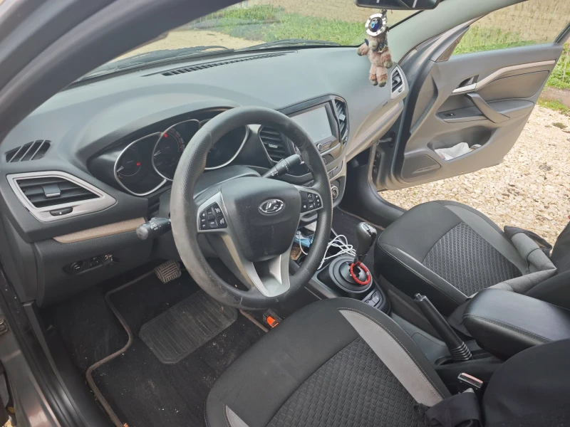 Lada Vesta Премиум, снимка 8 - Автомобили и джипове - 52904008