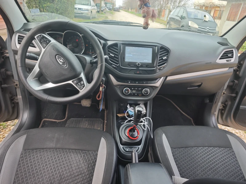 Lada Vesta Премиум, снимка 11 - Автомобили и джипове - 52904008