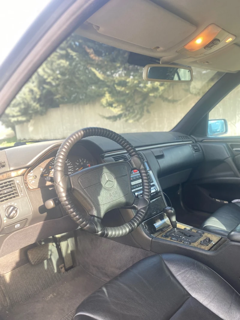 Mercedes-Benz E 300 Turbo 177hp, снимка 9 - Автомобили и джипове - 52967365