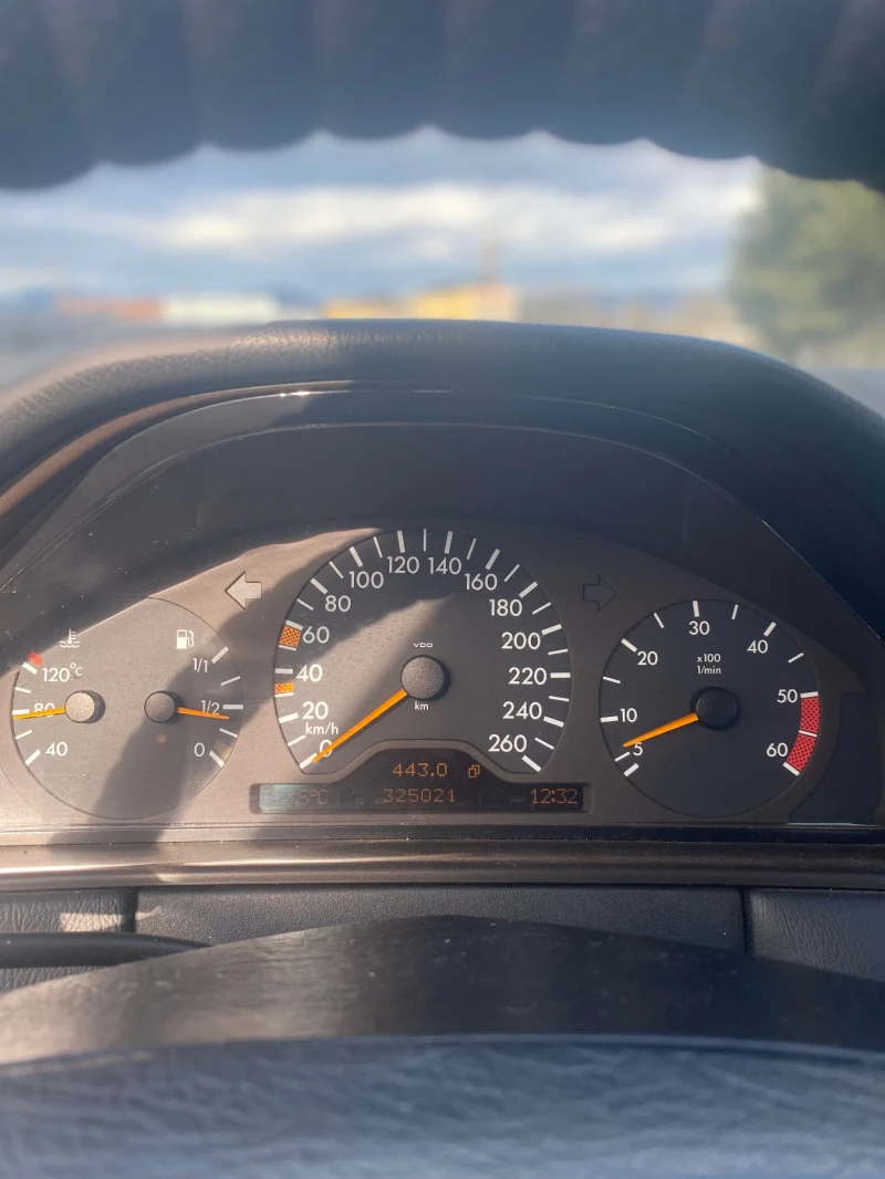 Mercedes-Benz E 300 Turbo 177hp, снимка 11 - Автомобили и джипове - 52967365