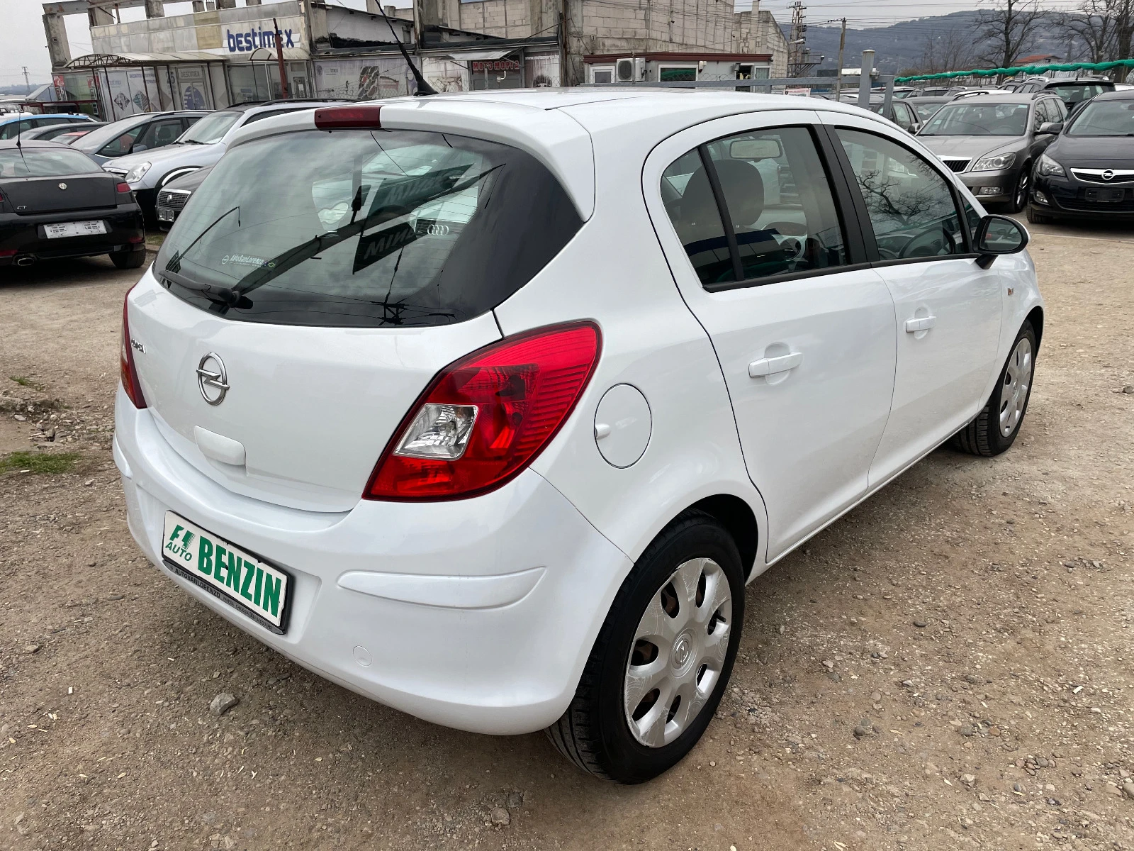 Opel Corsa 1.2i-86k.c-GAS - изображение 8