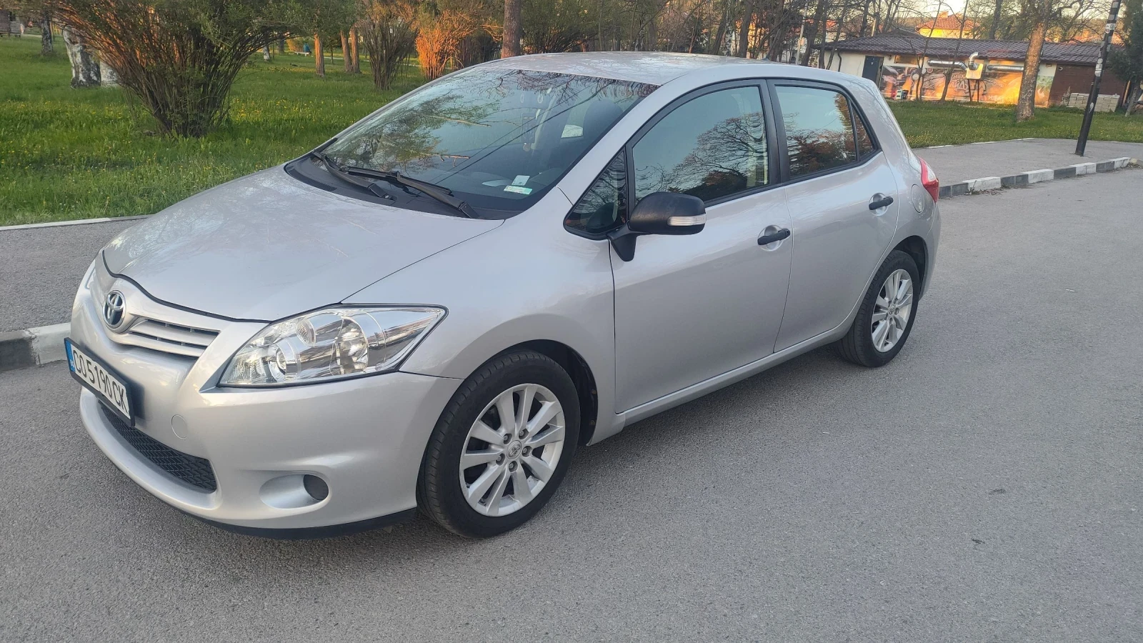 Toyota Auris  - изображение 2